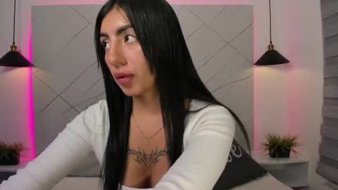 Snapshot of antonella__rouse chatting on 02/03/25, 07:18 Antonella online show from 02/03/25, 07:18