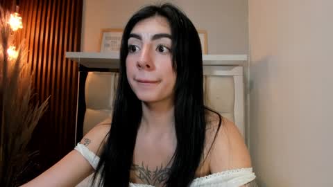 Snapshot of antonella__rouse chatting on 02/26/25, 01:43 Antonella online show from 02/26/25, 01:43