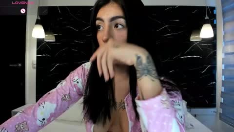 Snapshot of antonella__rouse chatting on 03/10/25, 08:23 Antonella online show from 03/10/25, 08:23