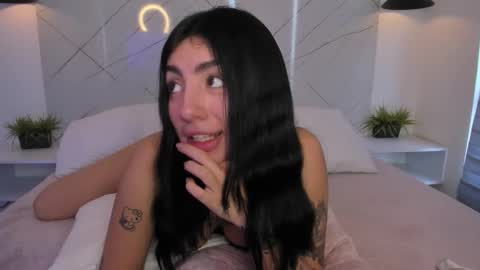 Snapshot of antonella__rouse chatting on 11/25/25, 09:26 Antonella online show from 11/25/25, 09:26