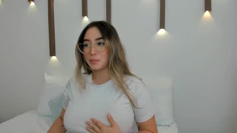 A N T O N E L L A  online show from 01/25/25, 03:09