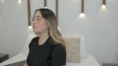 A N T O N E L L A  online show from 01/29/25, 12:02