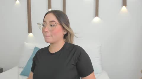 A N T O N E L L A  online show from 02/04/25, 03:04