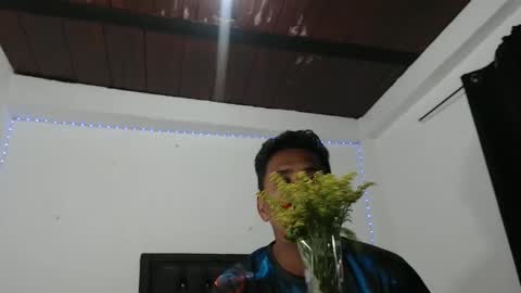 Snapshot of antonella_y_tayrone chatting on 09/19/25, 11:49 antonella_y_tayrone online show from 09/19/25, 11:49