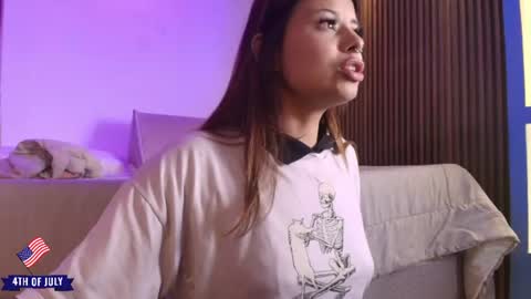 Snapshot of antonellagarcia0 chatting on 07/04/26, 03:24 Antonella online show from 07/04/26, 03:24