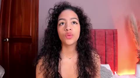 Snapshot of antonellahall_ chatting on 11/21/25, 12:04 AntonellaHall online show from 11/21/25, 12:04