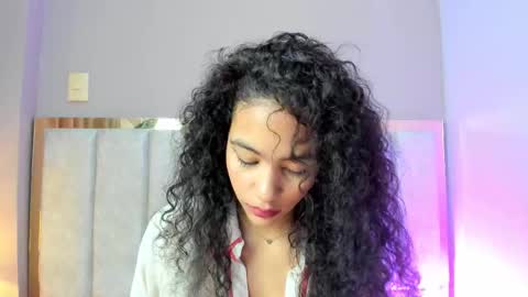 Snapshot of antonellahall_ chatting on 11/25/25, 12:27 AntonellaHall online show from 11/25/25, 12:27