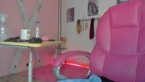 Snapshot of antonellakling_ chatting on 02/13/25, 12:00 ANTONELLA online show from 02/13/25, 12:00