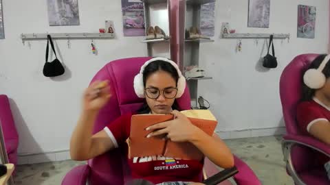 Snapshot of antonellakling_ chatting on 03/16/26, 11:47 ANTONELLA online show from 03/16/26, 11:47
