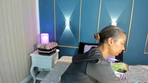 Snapshot of antonellaparker chatting on 02/23/25, 10:28 Sarah online show from 02/23/25, 10:28