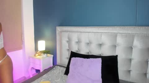 Snapshot of antonellaparker chatting on 02/27/25, 10:26 Sarah online show from 02/27/25, 10:26