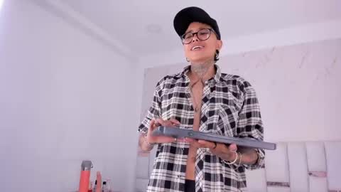 antony_d_ossa online show from 04/22/26, 03:53