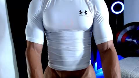 Instagram miguelangel1802  online show from 11/25/25, 05:13