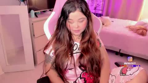   Independent model  online show from 11/14/25, 08:07