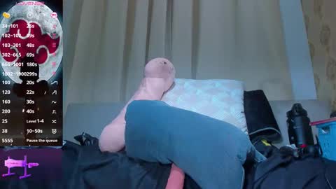 Snapshot of anya_weisz chatting on 10/18/25, 05:10 Camila online show from 10/18/25, 05:10