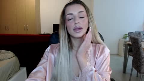 Snapshot of anyamurr chatting on 05/18/26, 09:20 Anya online show from 05/18/26, 09:20