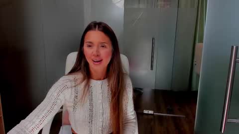 Snapshot of anyarayne chatting on 02/10/25, 12:08 Anya online show from 02/10/25, 12:08