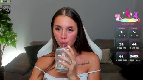 Snapshot of anyarayne chatting on 10/07/25, 11:51 Anya online show from 10/07/25, 11:51