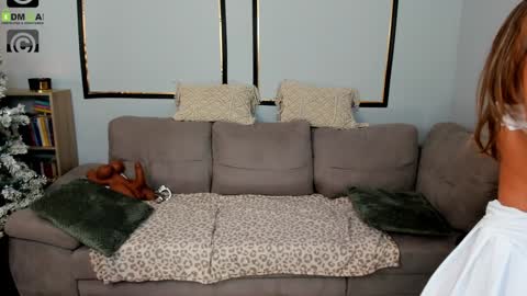 Anya online show from 12/16/25, 03:50