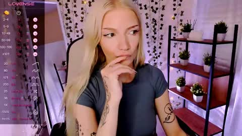 Snapshot of anyataylorr chatting on 05/06/26, 02:08 Anya online show from 05/06/26, 02:08