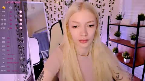 Snapshot of anyataylorr chatting on 06/04/26, 02:17 Anya online show from 06/04/26, 02:17
