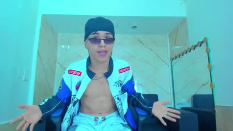 Snapshot of anyelo_sexyhot chatting on 09/26/25, 01:04 anyelo_sexyhot online show from 09/26/25, 01:04