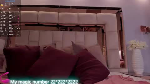 Snapshot of anyi_sweet_titss chatting on 10/26/25, 01:28 Anyi online show from 10/26/25, 01:28