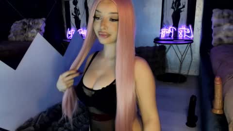 Sophie online show from 11/23/25, 08:52