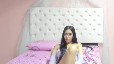 Snapshot of aome_rainbow2 chatting on 11/11/25, 06:13 Aome Rainbow online show from 11/11/25, 06:13