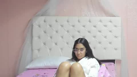 Snapshot of aome_rainbow2 chatting on 11/15/25, 07:05 Aome Rainbow online show from 11/15/25, 07:05