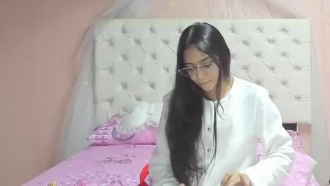 Snapshot of aome_rainbow2 chatting on 11/22/25, 06:34 Aome Rainbow online show from 11/22/25, 06:34