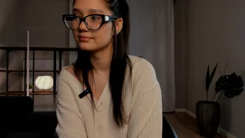 Snapshot of aouva chatting on 04/15/26, 03:52 Sofia online show from 04/15/26, 03:52