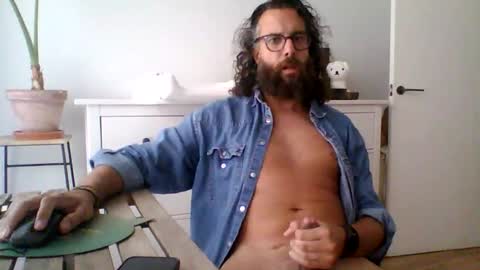 apc_3 online show from 09/29/25, 07:35