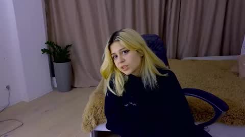 ApheliaStar online show from 11/28/25, 03:04