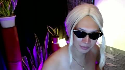 Snapshot of aphr0dite_x chatting on 12/03/24, 06:06 Roman Goddess online show from 12/03/24, 06:06