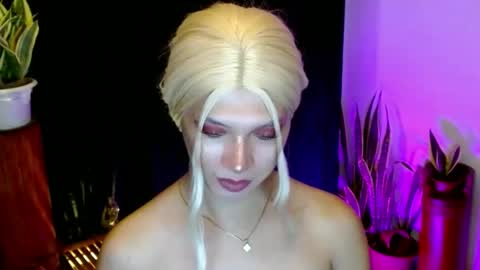 Snapshot of aphr0dite_x chatting on 12/05/24, 07:38 Roman Goddess online show from 12/05/24, 07:38