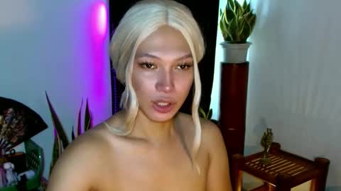 Snapshot of aphr0dite_x chatting on 12/08/24, 12:40 Roman Goddess online show from 12/08/24, 12:40