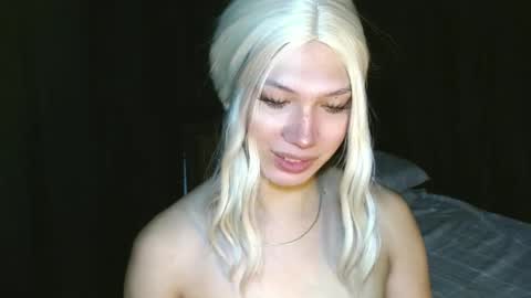 Snapshot of aphr0dite_x chatting on 12/25/24, 01:31 Roman Goddess online show from 12/25/24, 01:31