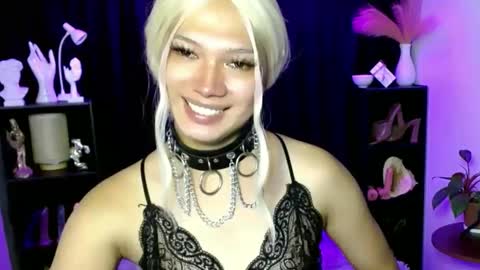 Snapshot of aphr0dite_x chatting on 02/18/25, 12:04 Roman Goddess online show from 02/18/25, 12:04