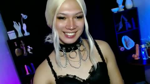 Snapshot of aphr0dite_x chatting on 03/04/25, 12:01 Roman Goddess online show from 03/04/25, 12:01
