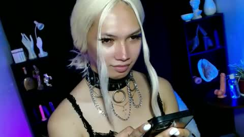 Snapshot of aphr0dite_x chatting on 03/04/25, 03:04 Roman Goddess online show from 03/04/25, 03:04