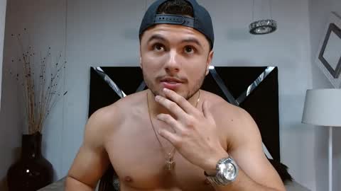 Snapshot of apolo_klein1 chatting on 02/08/25, 04:57 Apolo online show from 02/08/25, 04:57