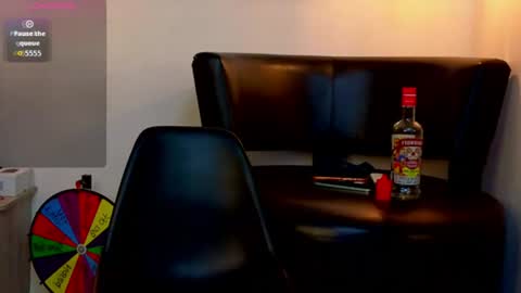 Snapshot of apolo_ryder chatting on 06/17/26, 05:58 APOLO online show from 06/17/26, 05:58