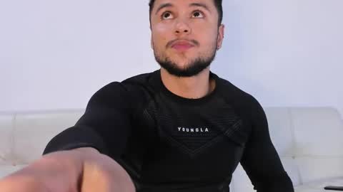 Snapshot of apoloklein_ chatting on 01/06/26, 11:25 Apolo Klein online show from 01/06/26, 11:25