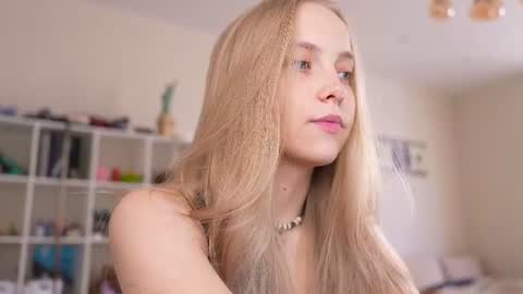 Snapshot of appr0ved chatting on 06/22/26, 03:09 REYNA my friend online show from 06/22/26, 03:09