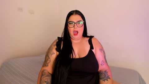 Snapshot of apriilpeach_ chatting on 12/20/24, 04:36 Maria online show from 12/20/24, 04:36