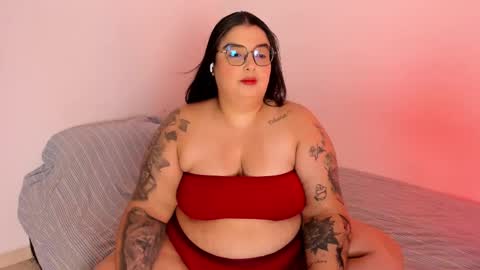 Snapshot of apriilpeach_ chatting on 02/14/25, 04:20 Maria online show from 02/14/25, 04:20