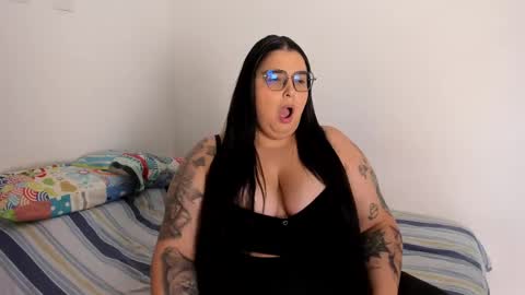 Snapshot of apriilpeach_ chatting on 02/18/25, 04:48 Maria online show from 02/18/25, 04:48