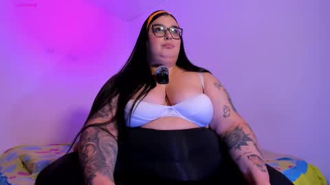 Snapshot of apriilpeach_ chatting on 11/02/25, 10:56 Maria online show from 11/02/25, 10:56