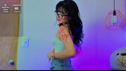 Snapshot of april_bennett chatting on 05/01/26, 12:43 online show from 05/01/26, 12:43